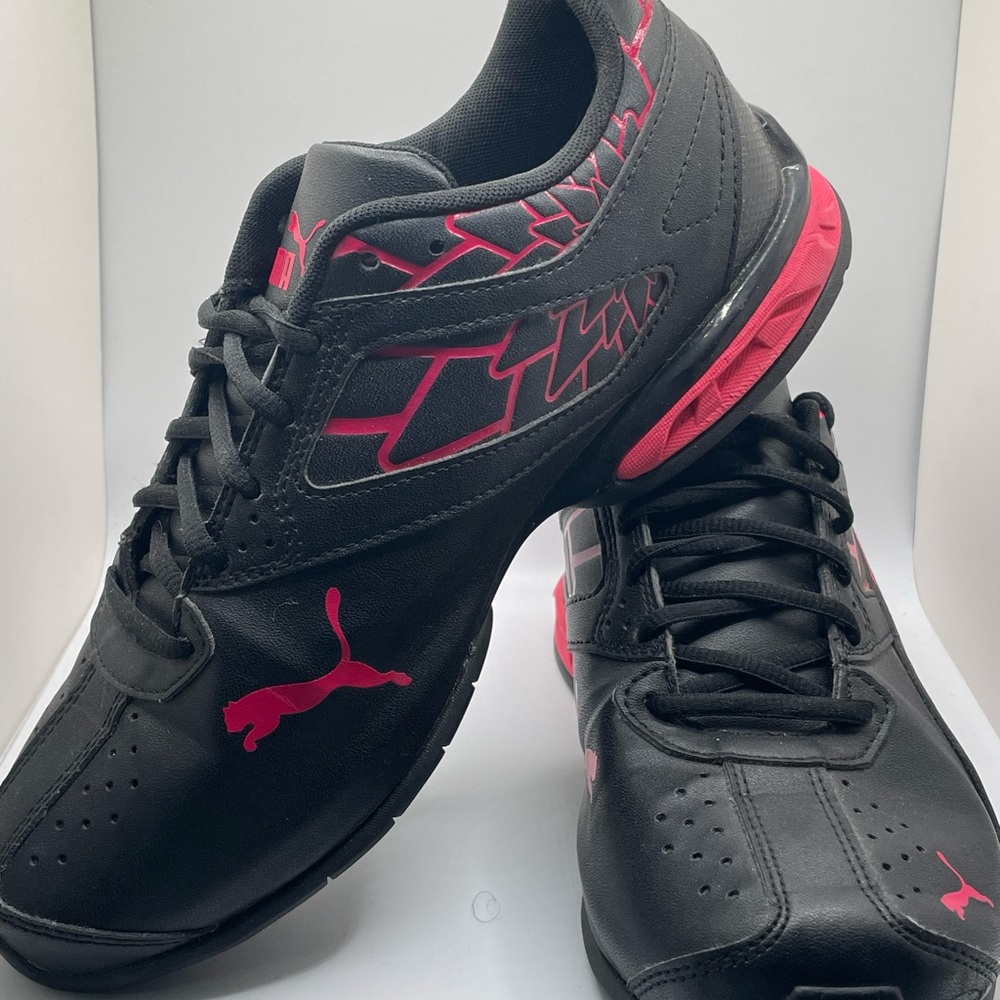 Puma Black and Pink Athletic Shoes Sleek Design Tazon 6 193611-01 size 9